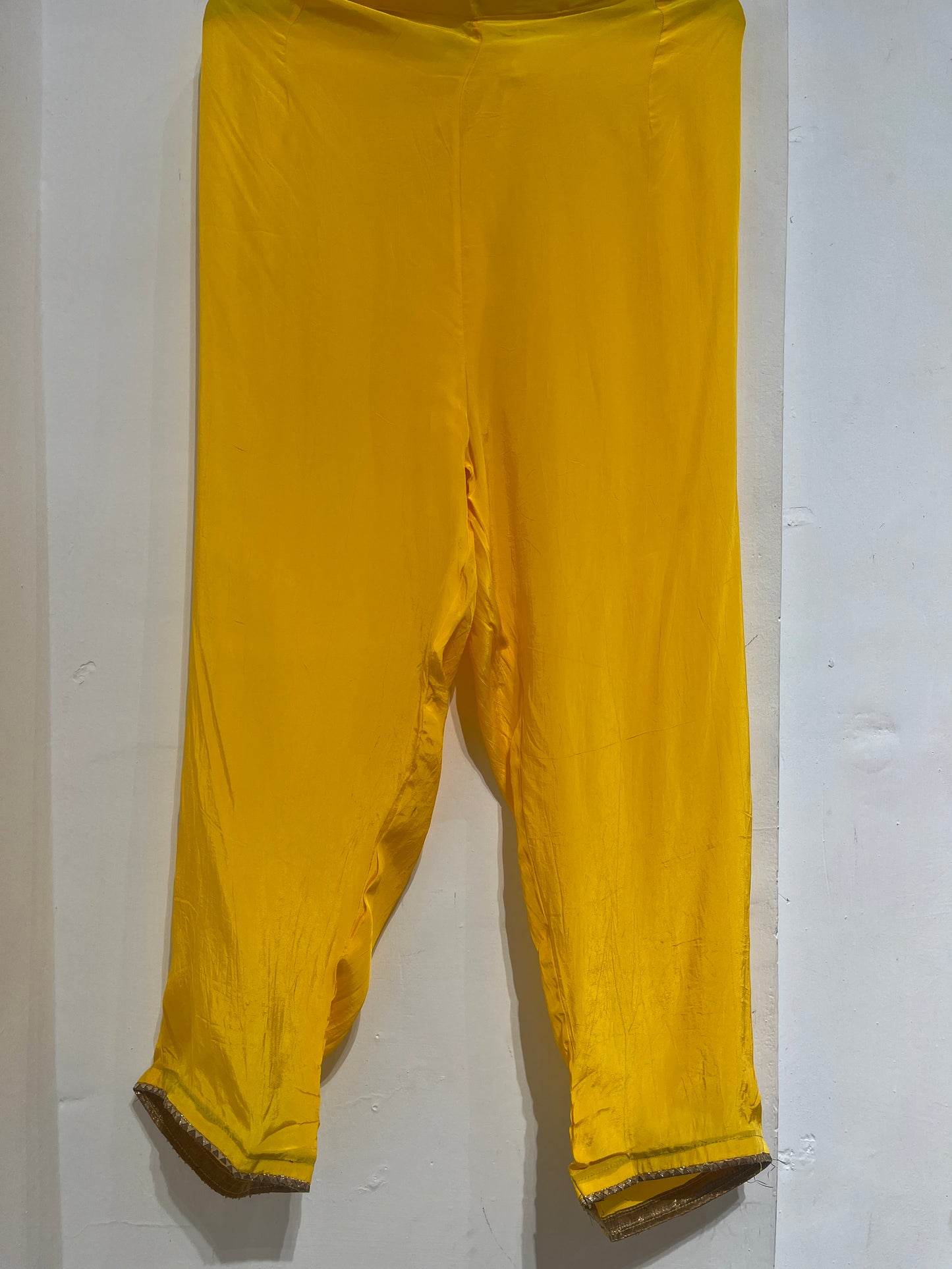 YELLOW SUIT VAC 1